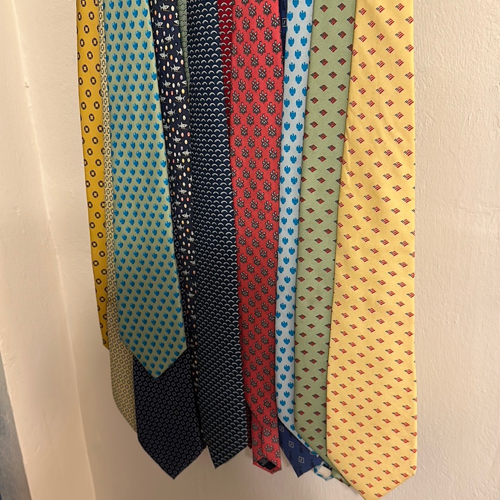 Chase Bank of America Barclays Citi Bank and Pool Shark Tie (12) Vineyard Vines